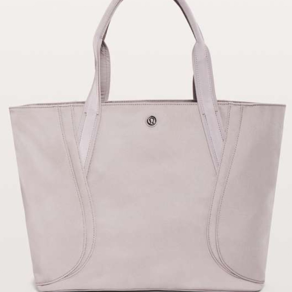 LULULEMON OUT OF RANGE TOTE 20L PURPLE